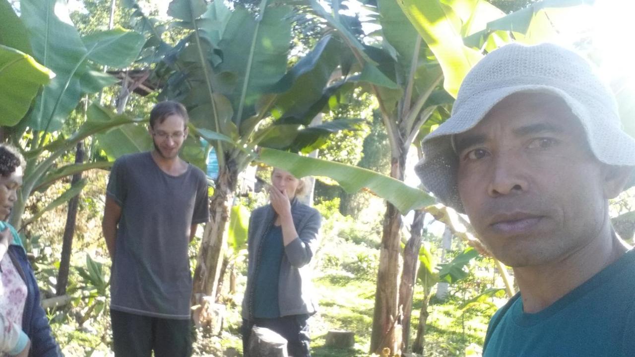 Karleta Homestay Ruteng Esterno foto