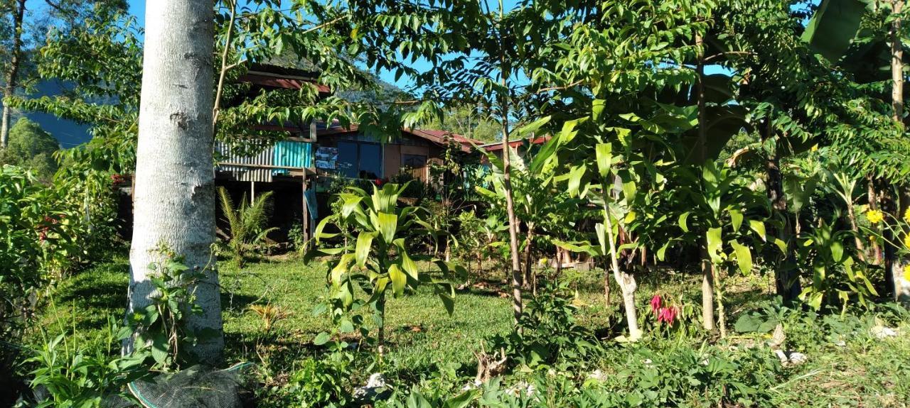 Karleta Homestay Ruteng Esterno foto