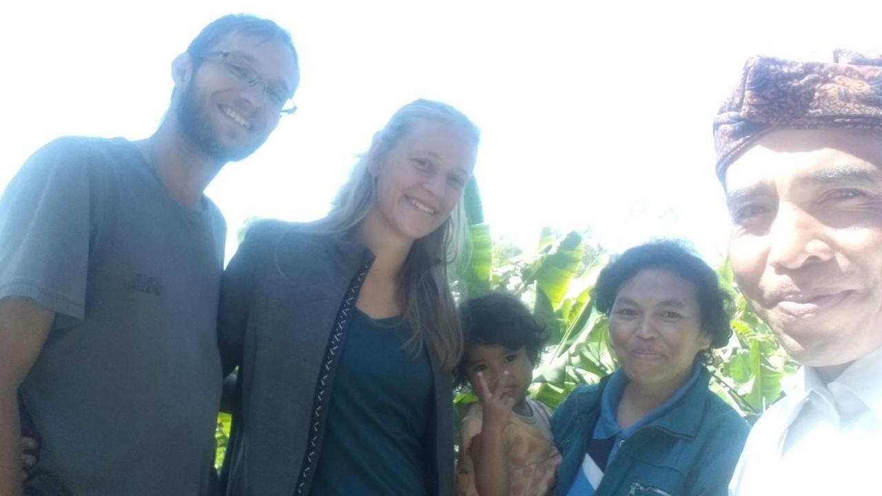 Karleta Homestay Ruteng Esterno foto