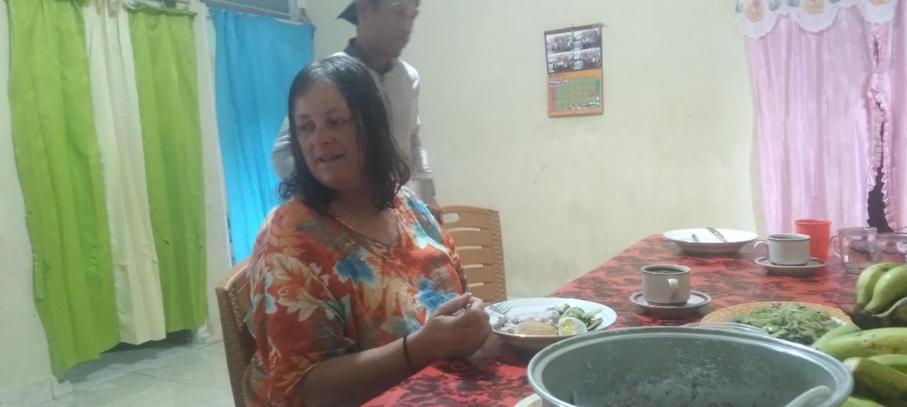 Karleta Homestay Ruteng Esterno foto