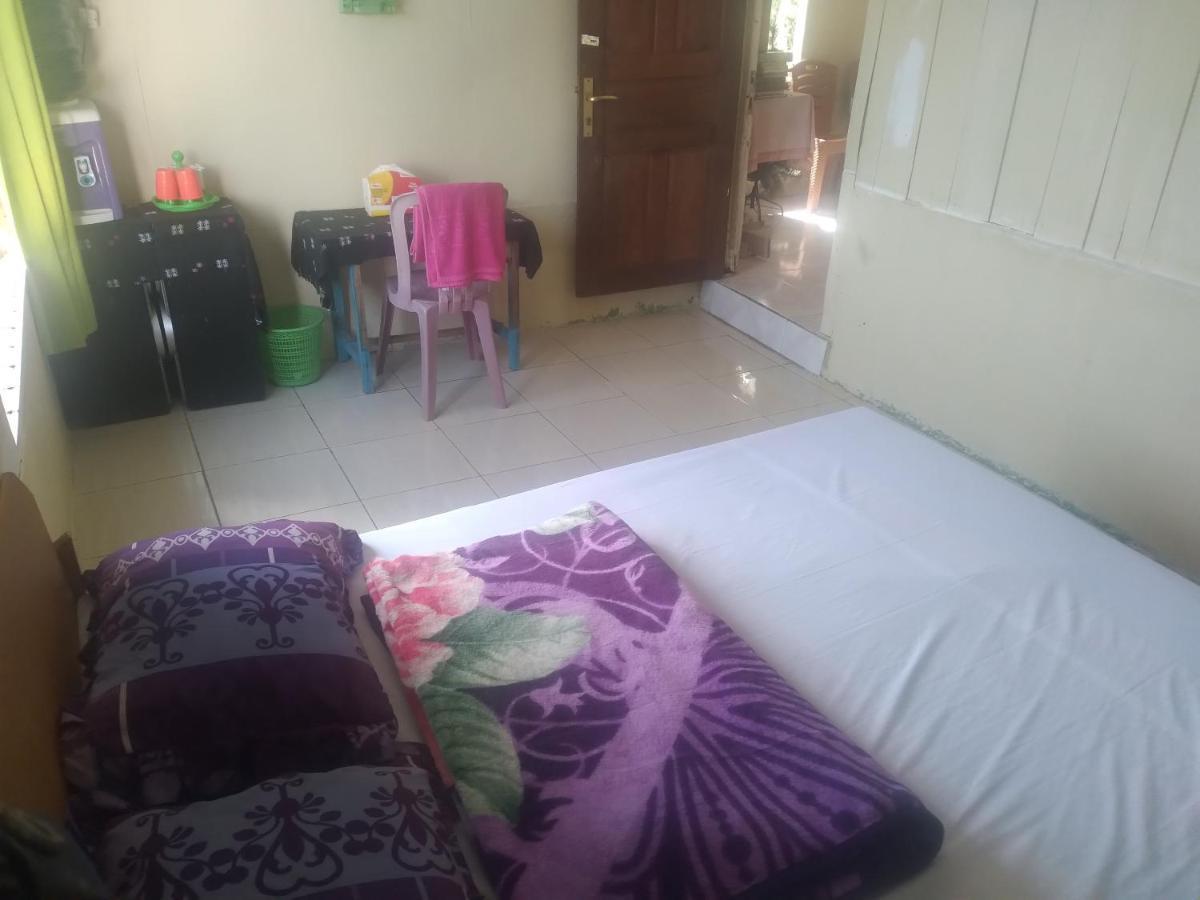 Karleta Homestay Ruteng Esterno foto