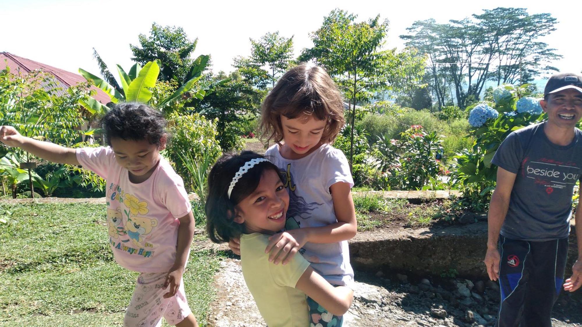 Karleta Homestay Ruteng Esterno foto