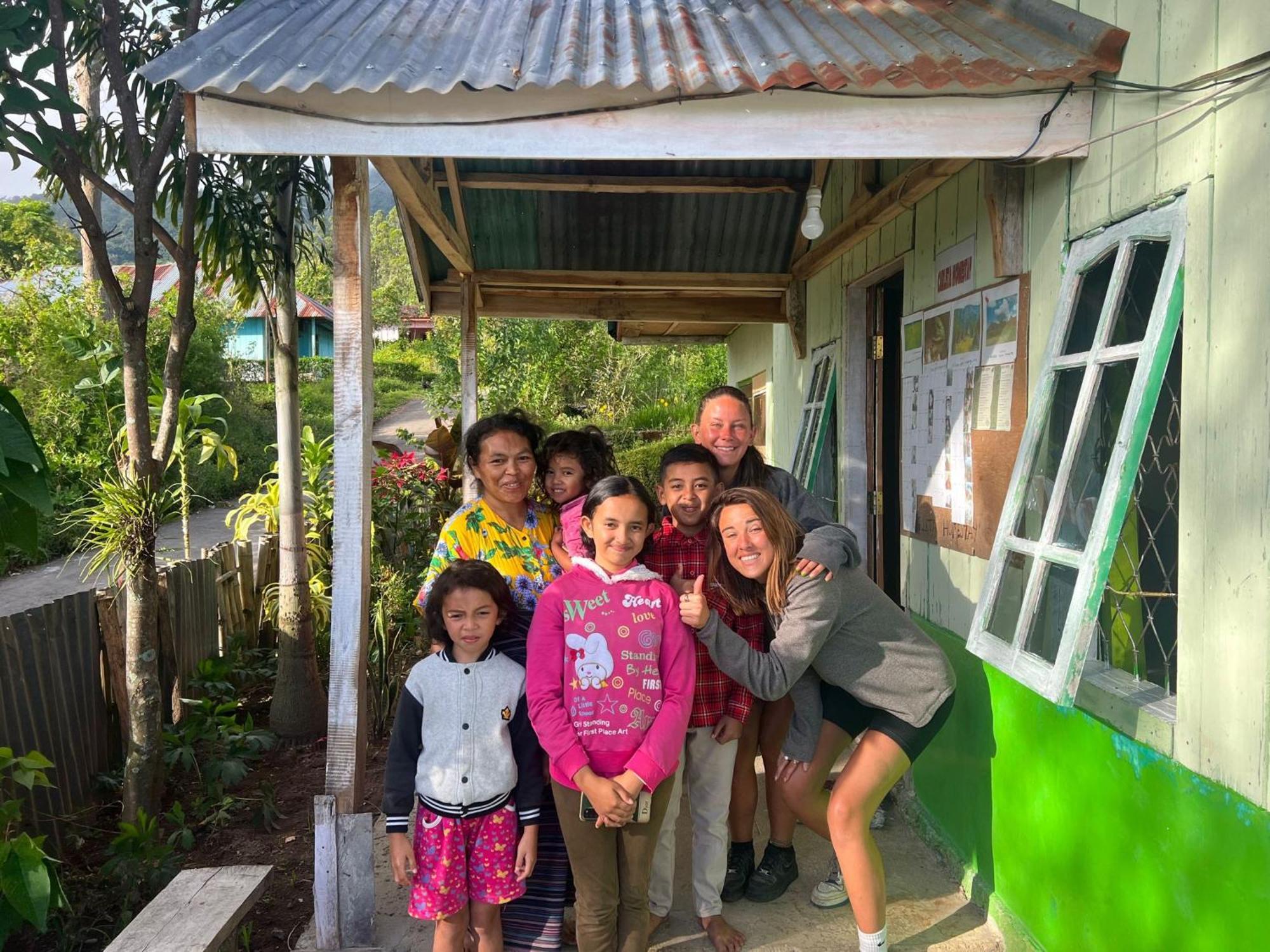 Karleta Homestay Ruteng Esterno foto