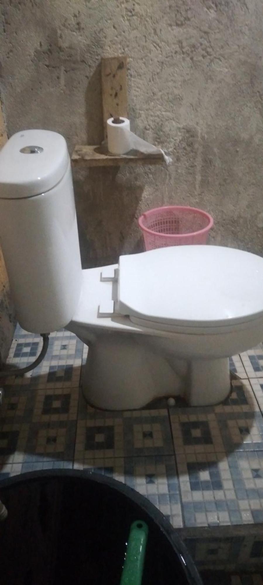 Karleta Homestay Ruteng Esterno foto